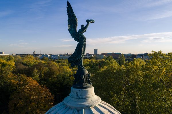 Kerepesi Cemetery : A Fascinating Necropolis in Budapest Frontpage