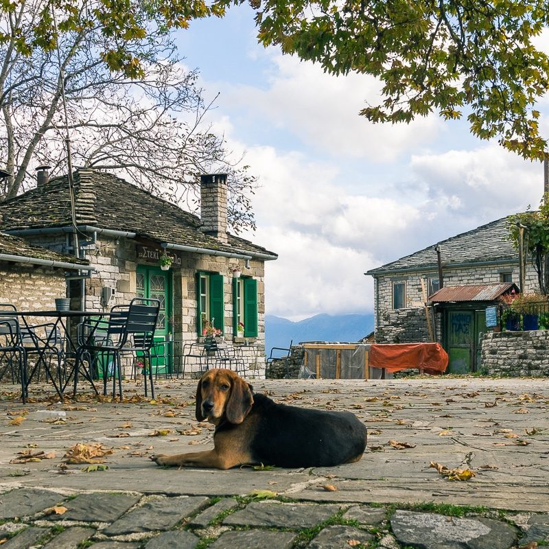 Hiking from Beloi to Kapesovo via the skala of Vradeto : Featured image
