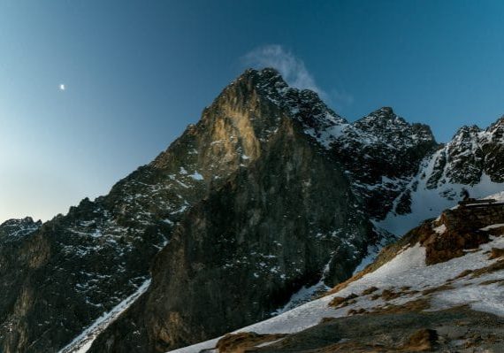 photo of a mountain in dawn